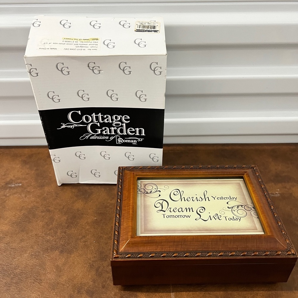 Cottage Garden “Cherish Dream Tomorrow Live Today” Musical Jewelry Box – NIB